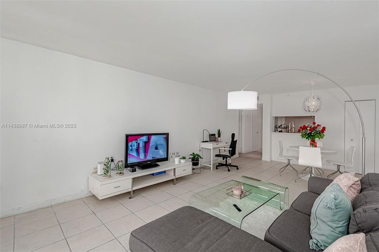 The Venetia #32E image #12