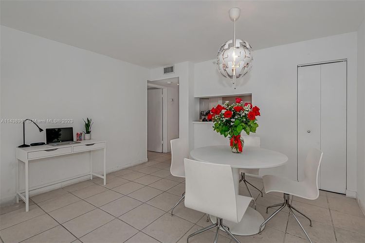 The Venetia #32E image #13