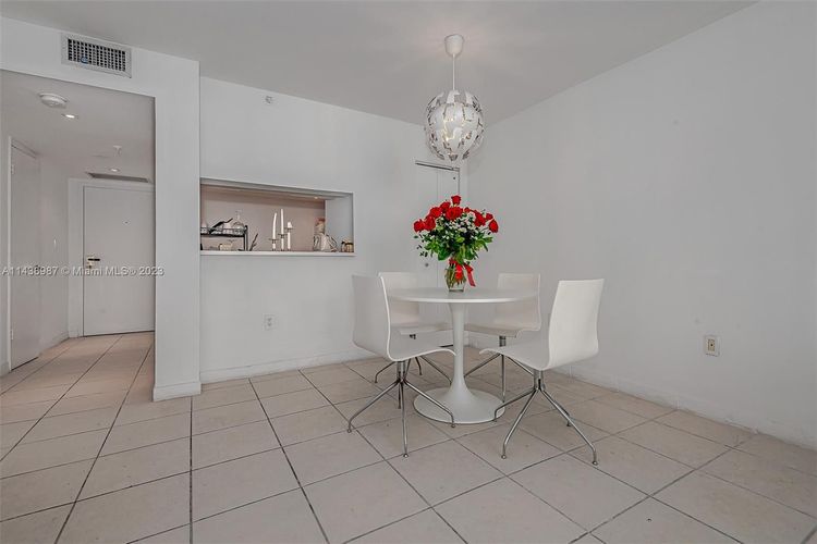 The Venetia #32E image #14