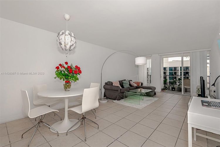 The Venetia #32E image #15