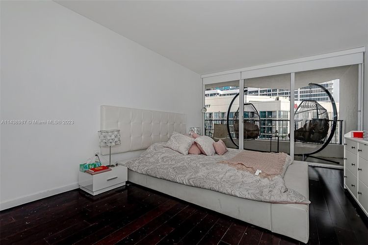 The Venetia #32E image #17