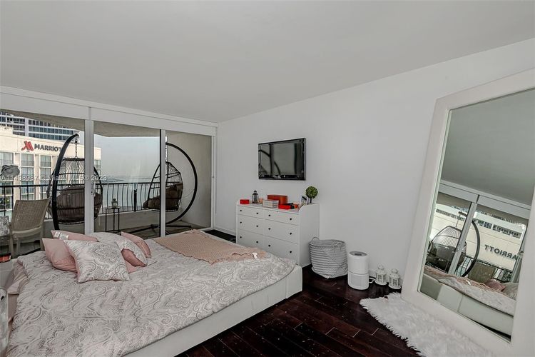 The Venetia #32E image #18