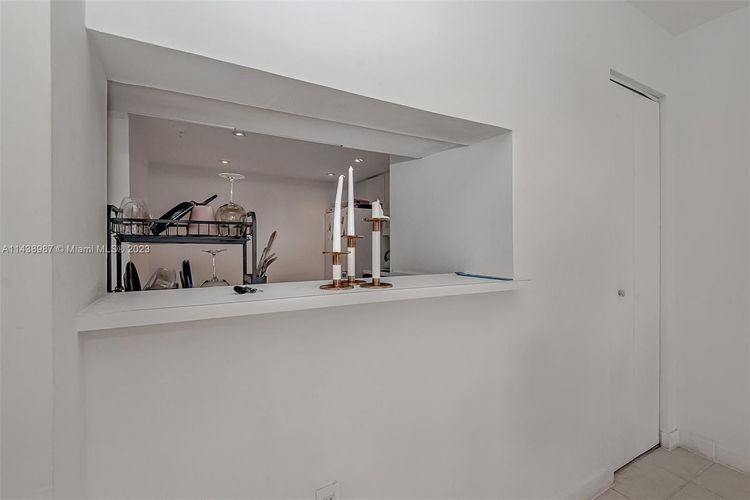 The Venetia #32E image #25