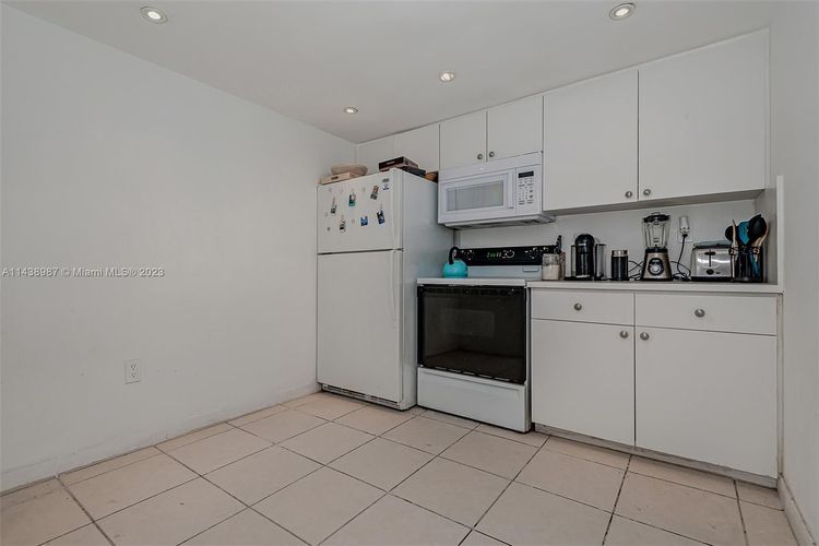 The Venetia #32E image #26