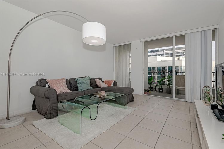 The Venetia #32E image #9