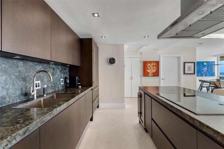 Bentley Beach Hilton #907 image #9