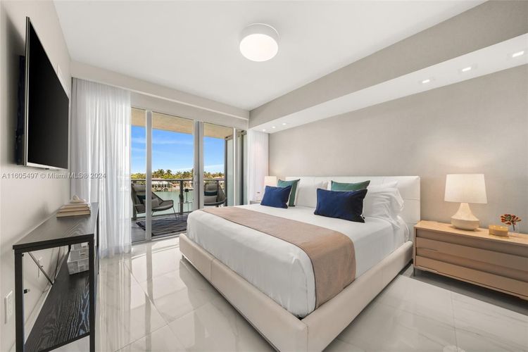 Peloro Miami Beach #308 image #14