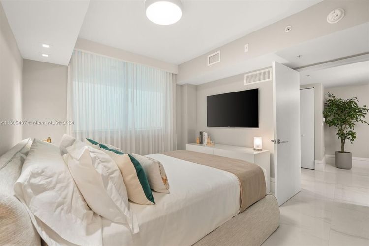 Peloro Miami Beach #308 image #17