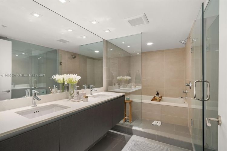 Peloro Miami Beach #308 image #21