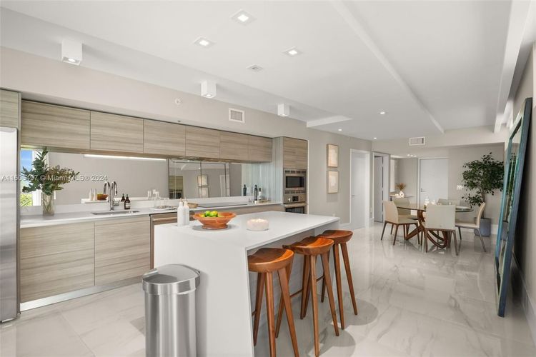 Peloro Miami Beach #308 image #6