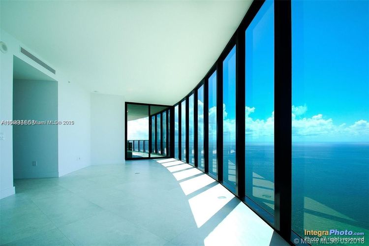 Porsche Design Tower #5001 image #13
