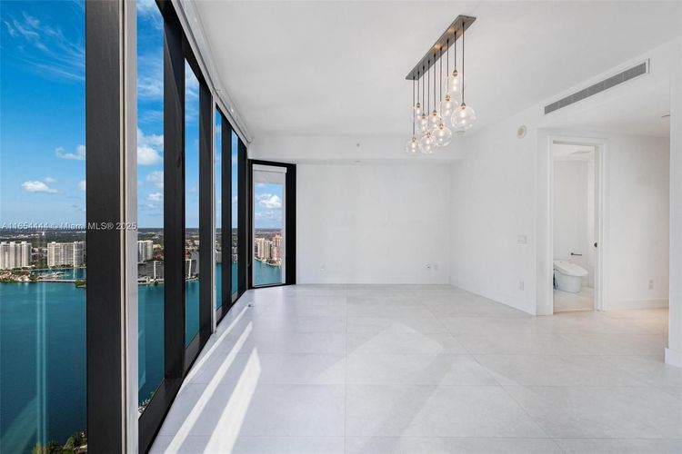 Porsche Design Tower #5001 image #16