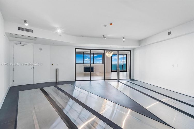 Porsche Design Tower #5001 image #22