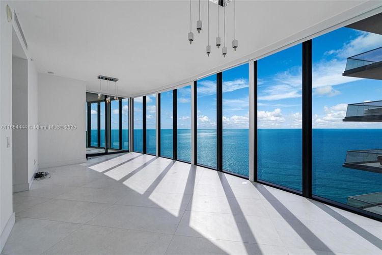 Porsche Design Tower #5001 image #25