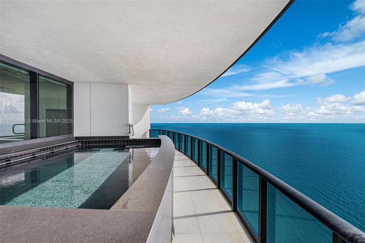 Porsche Design Tower #5001 image #8