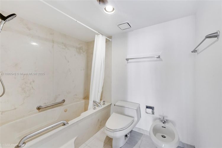 Brickell Key I #A1812 image #7