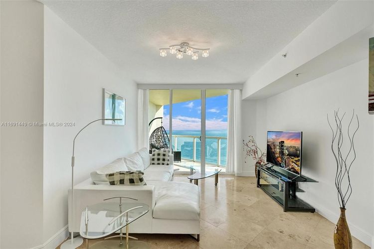 La Perla #3310 image #10