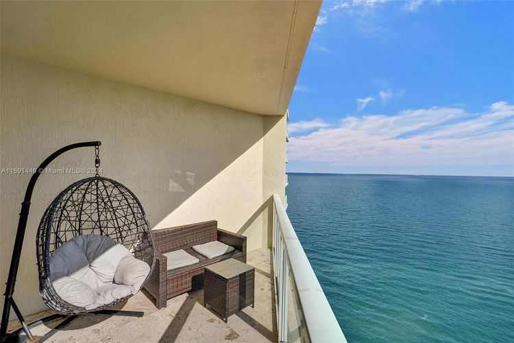 La Perla #3310 image #31