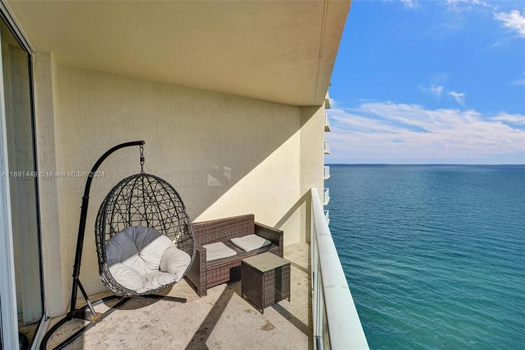 La Perla #3310 image #32