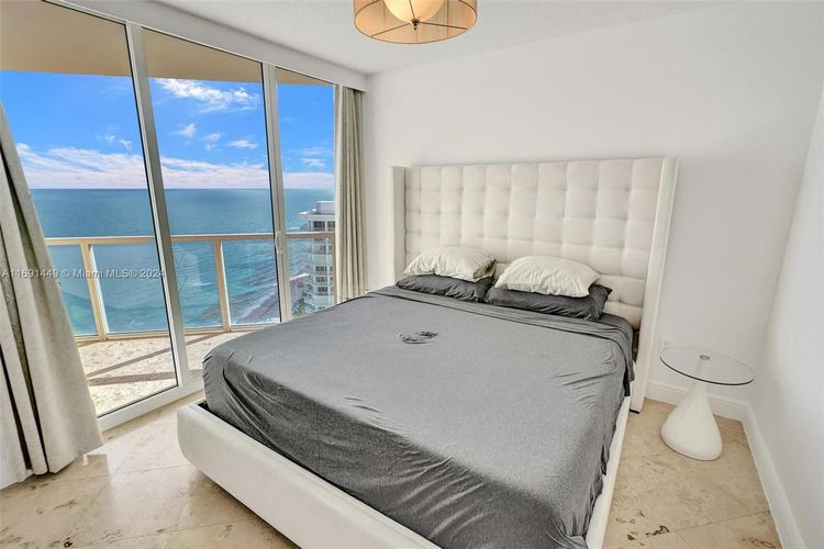 La Perla #3310 image #44