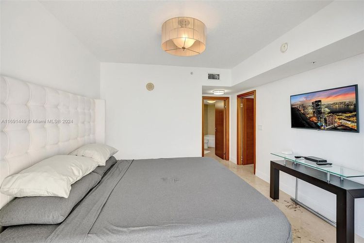 La Perla #3310 image #45