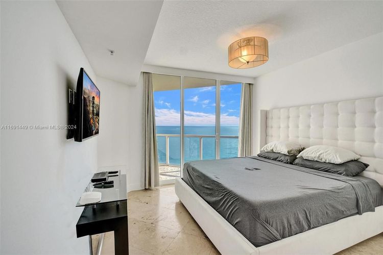 La Perla #3310 image #46