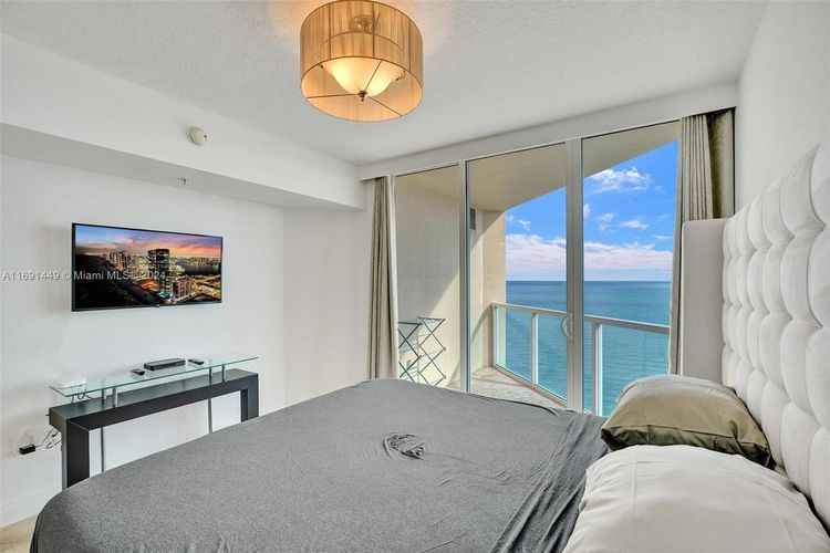 La Perla #3310 image #47