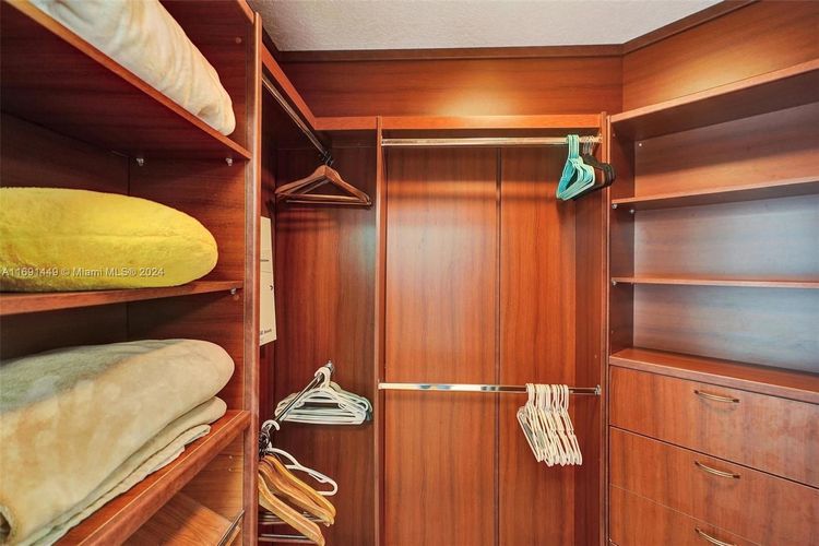 La Perla #3310 image #48