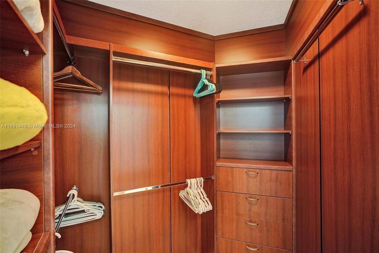 La Perla #3310 image #49