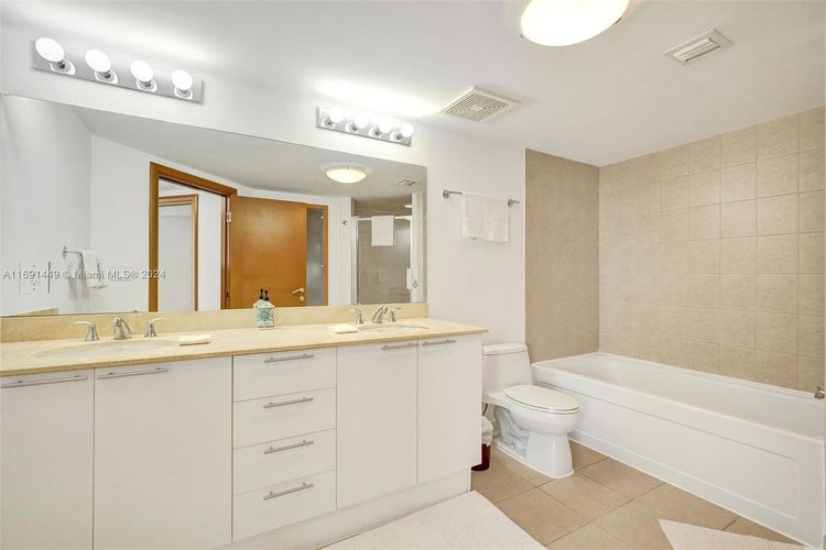 La Perla #3310 image #53