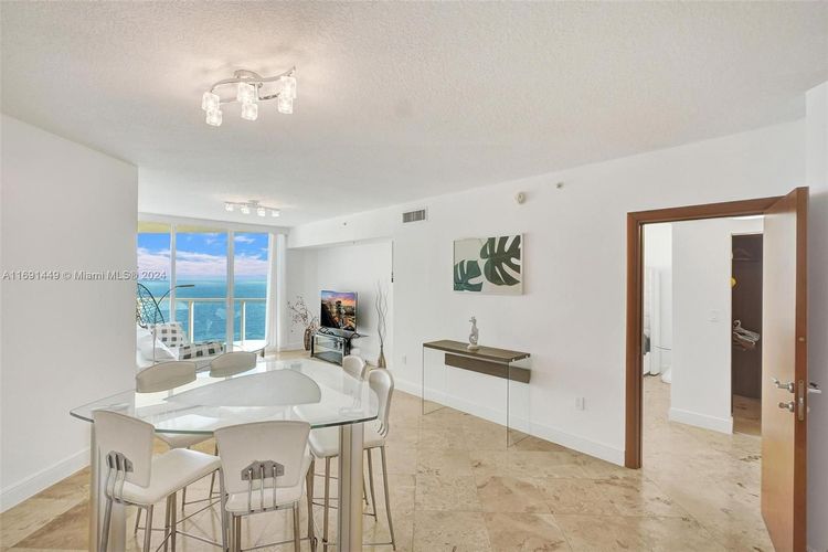 La Perla #3310 image #9