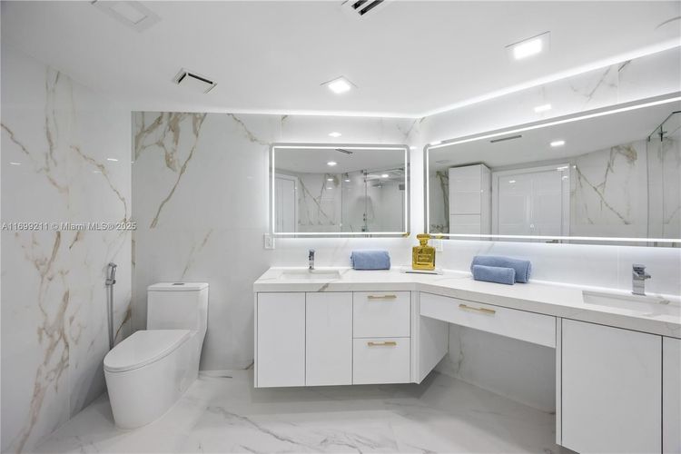 Oceania II #1126 image #16