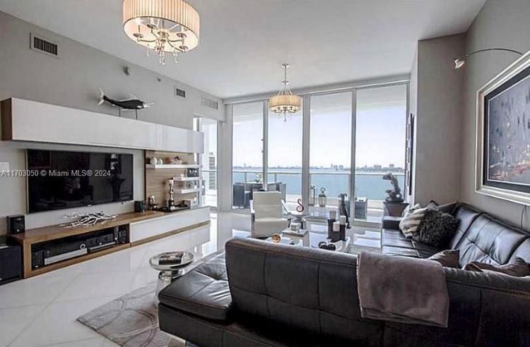 Paramount Bay #1008 image #11