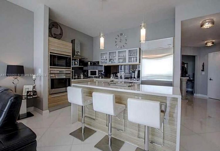 Paramount Bay #1008 image #9