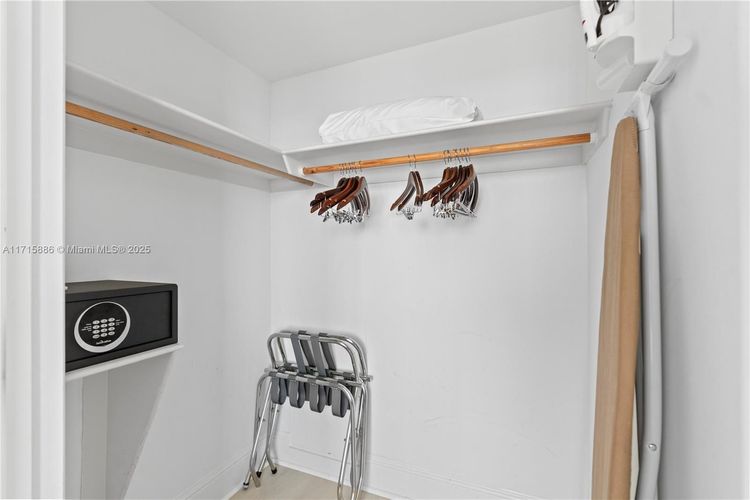 Fontainebleau II Tresor #2104 image #31