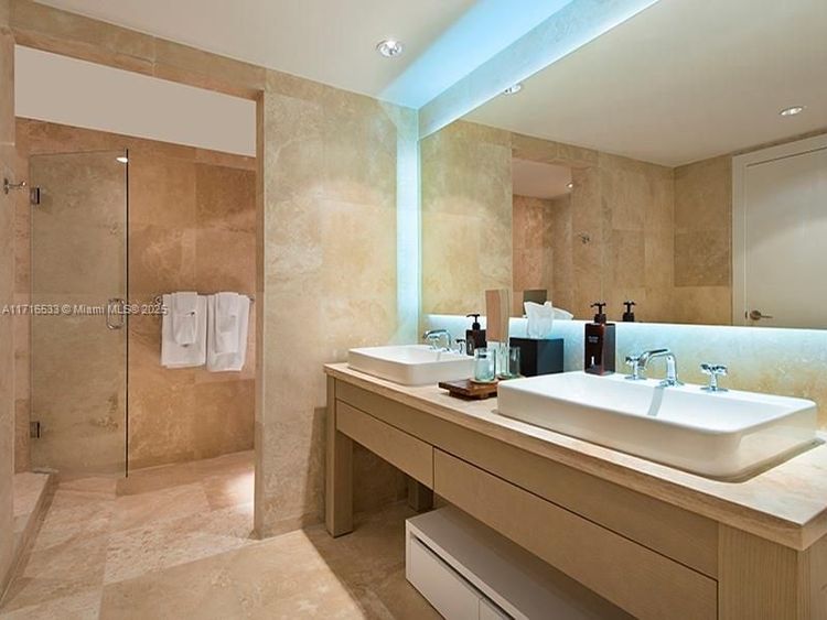 1 Hotel & Homes #1540 image #12