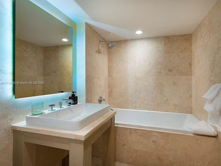 1 Hotel & Homes #1540 image #15