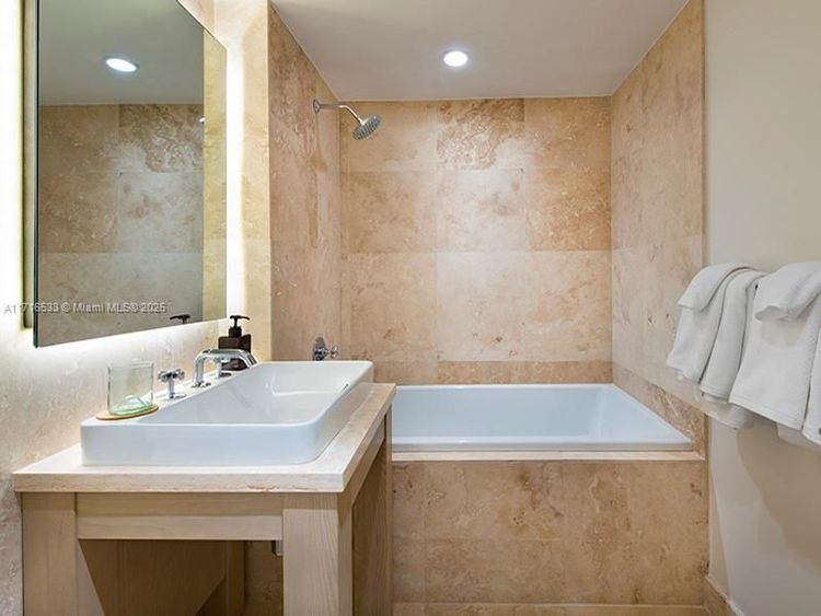 1 Hotel & Homes #1540 image #17