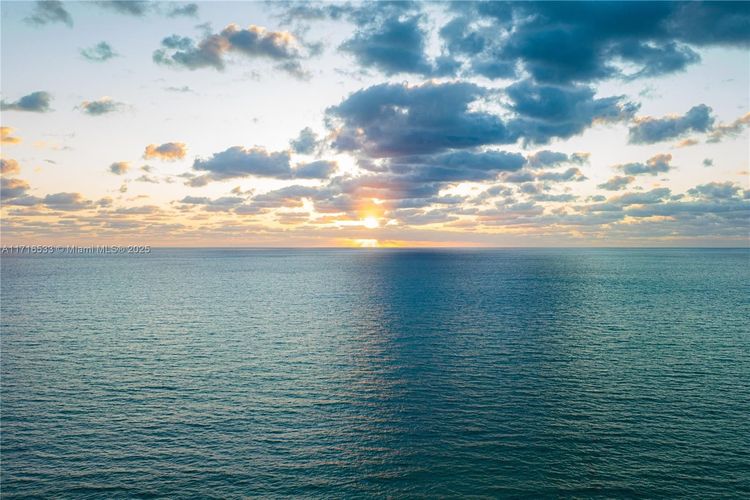 1 Hotel & Homes #1540 image #23