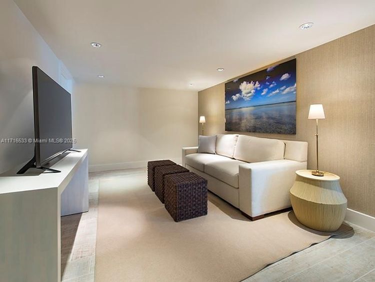 1 Hotel & Homes #1540 image #9