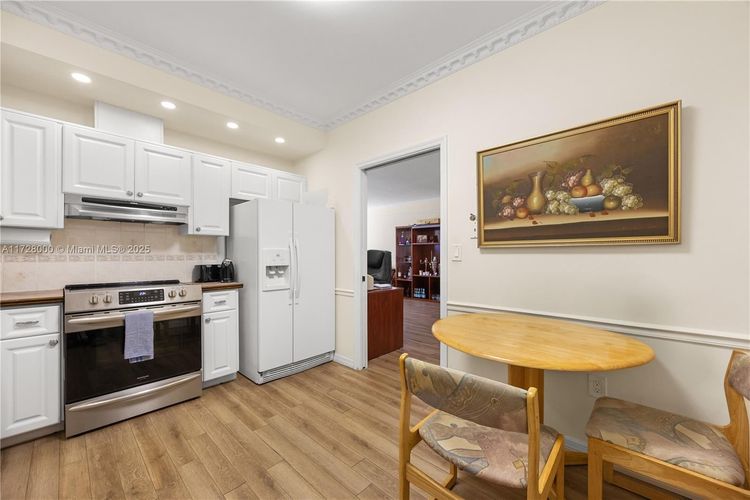 Cambridge Towers #105 image #10