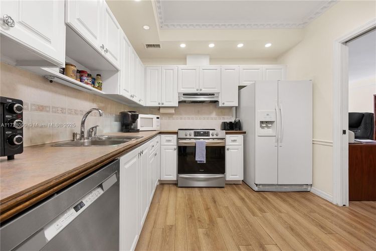 Cambridge Towers #105 image #11