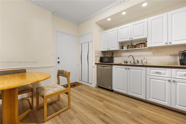 Cambridge Towers #105 image #12