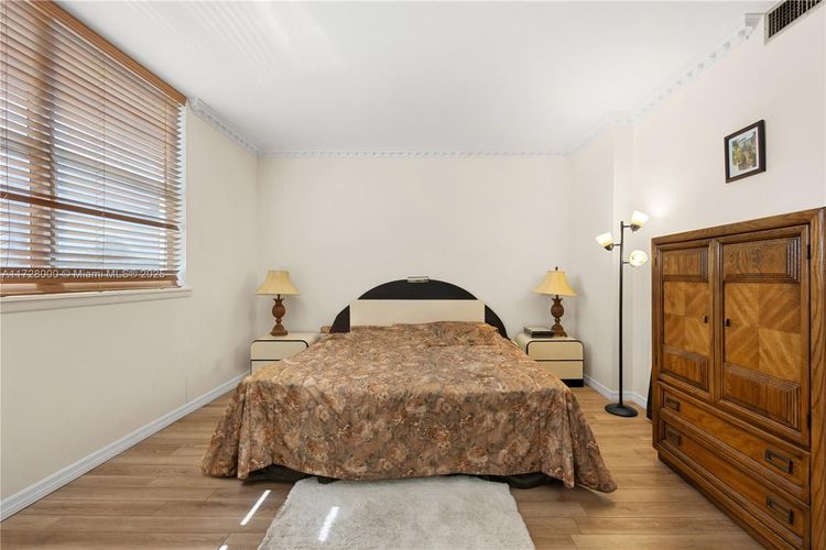 Cambridge Towers #105 image #18