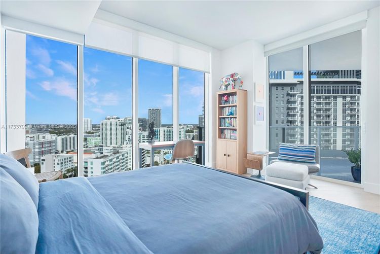 Paramount Bay #2302 image #28
