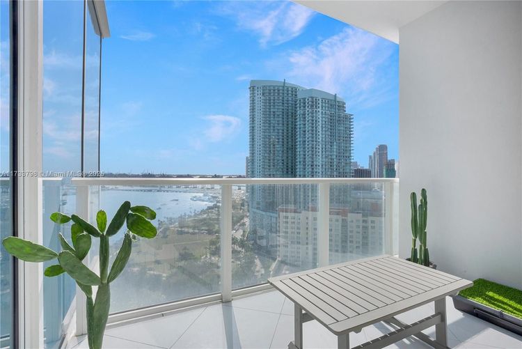 Paramount Bay #2302 image #32