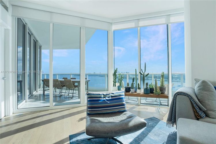 Paramount Bay #2302 image #8