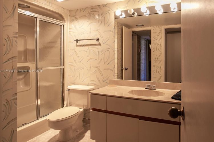 Anchor Bay Club #406 image #10