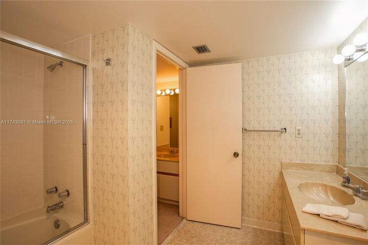 Anchor Bay Club #406 image #8