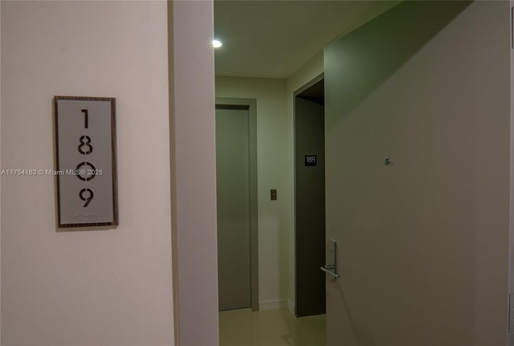 Aria on the Bay #1809 image #10